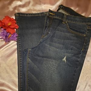 💙Beautiful DarkWash distress light skinny leg💙